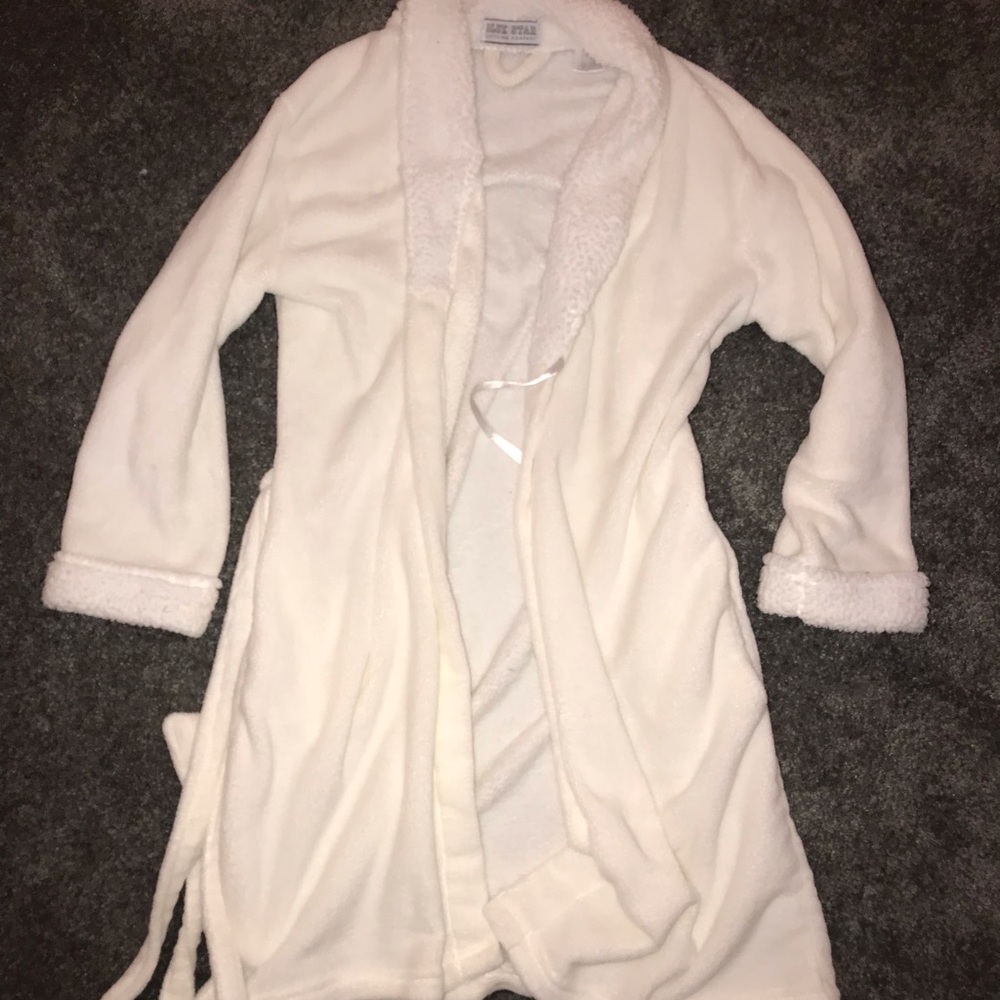 Super Fuzzy Robe - Picture 1 of 2